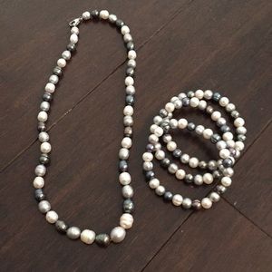 Beautiful freshwater pearl necklace and bracelet